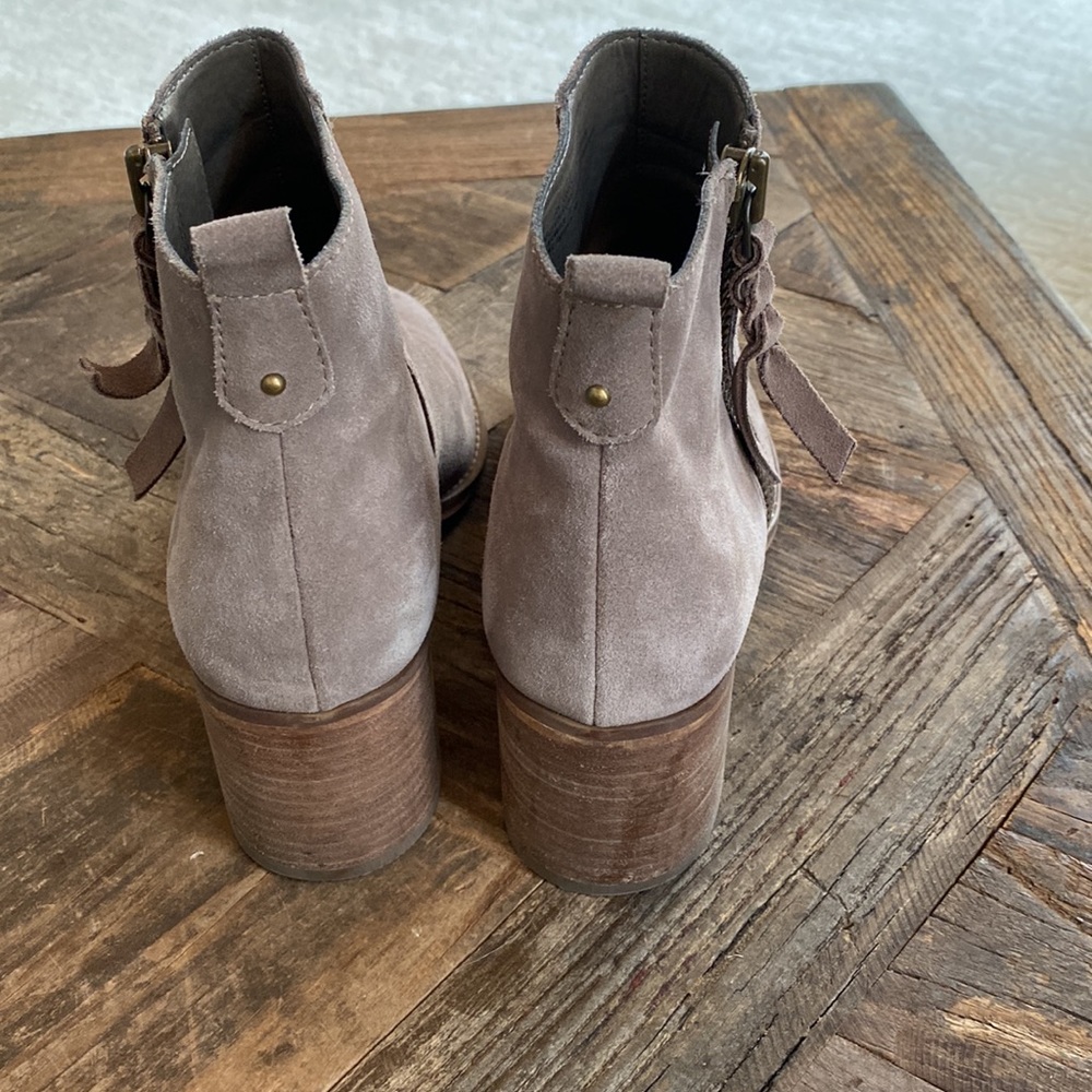 Suede Booties. Excellent condition. - Picture 4 of 6